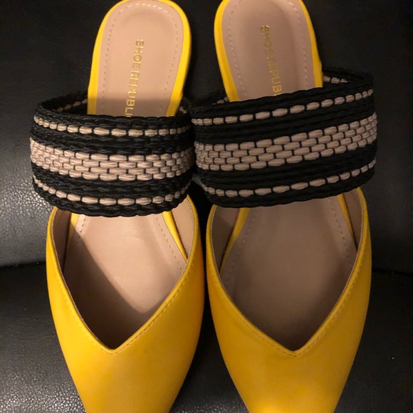 Yellow mule slip on shoes - Picture 2 of 3
